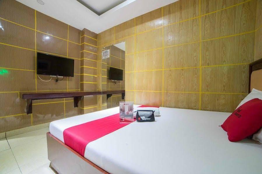 Reddoorz At Winter Hotel Araneta ケソンシティ エクステリア 写真