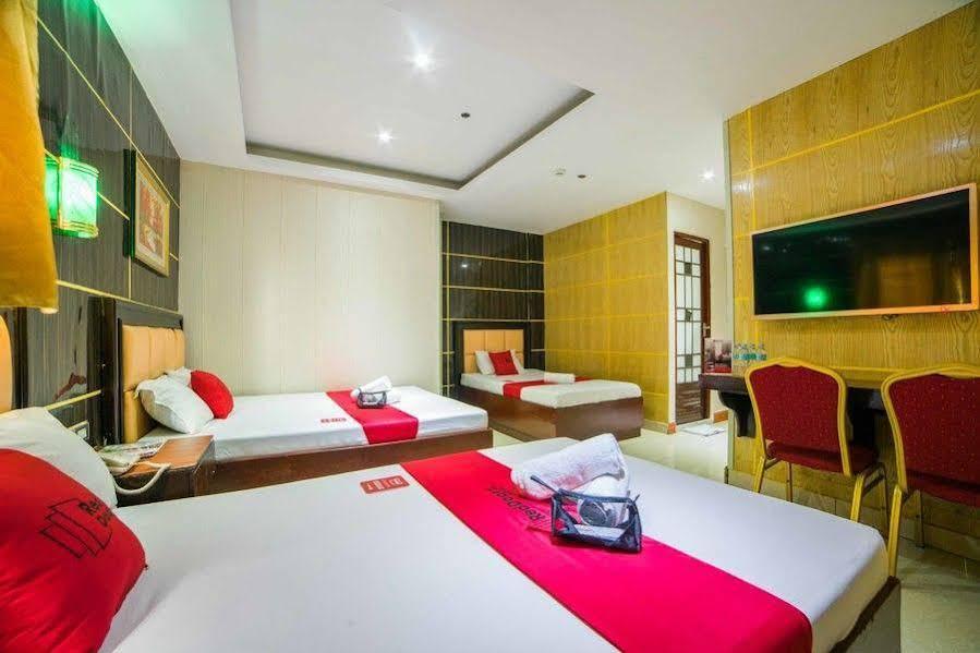 Reddoorz At Winter Hotel Araneta ケソンシティ エクステリア 写真