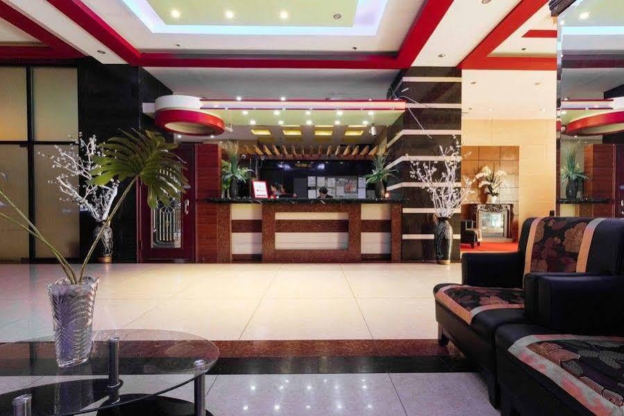 Reddoorz At Winter Hotel Araneta ケソンシティ エクステリア 写真