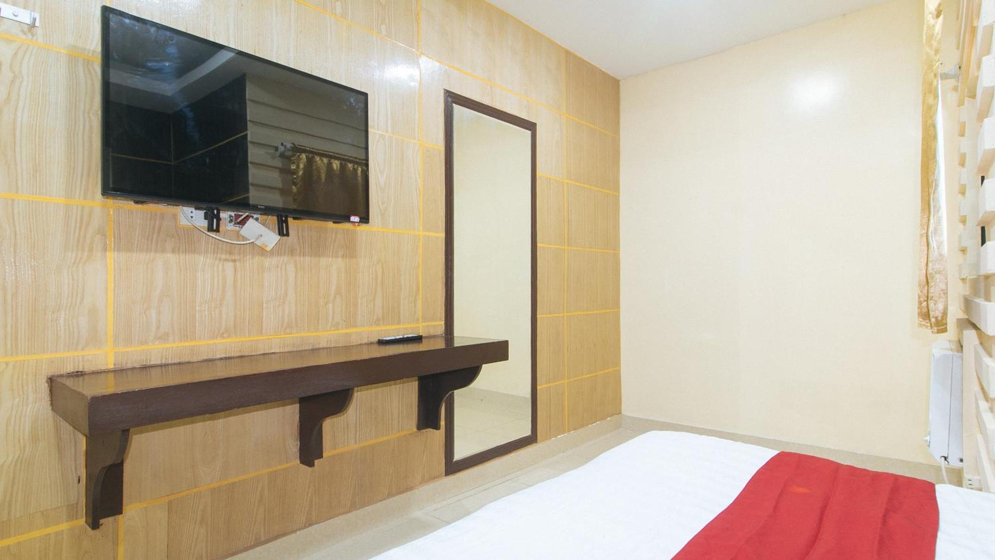 Reddoorz At Winter Hotel Araneta ケソンシティ エクステリア 写真